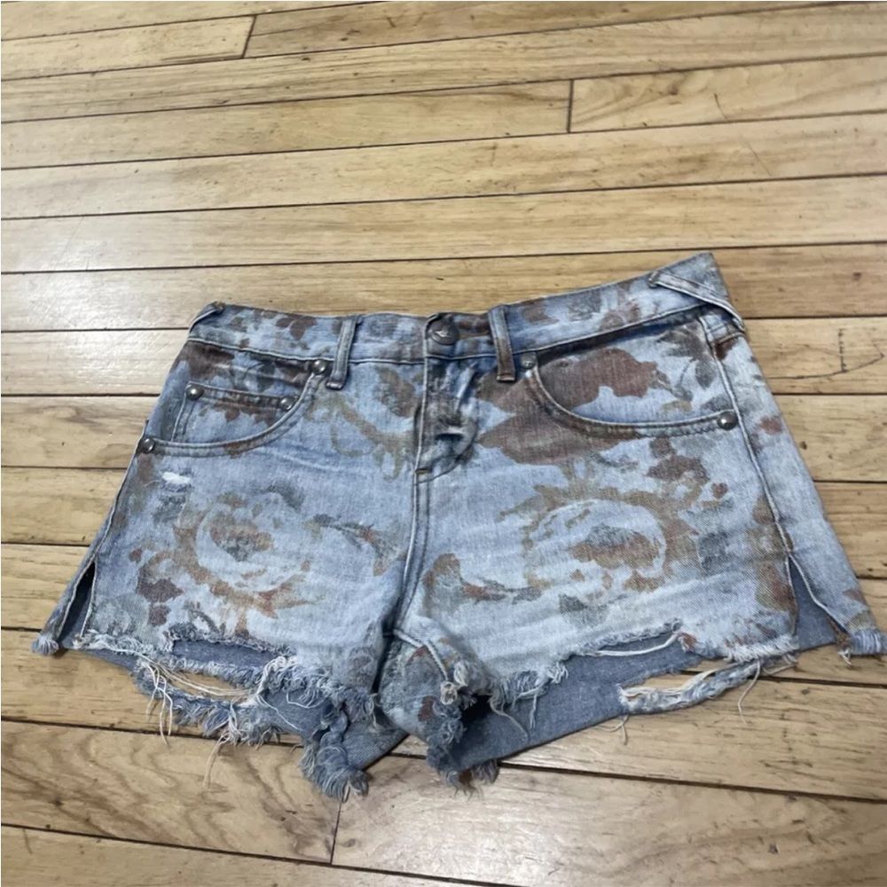 FREE PEOPLE Womens W 24 Floral Denim Hotpants Jean Cutoffs Fringe Shorts 24